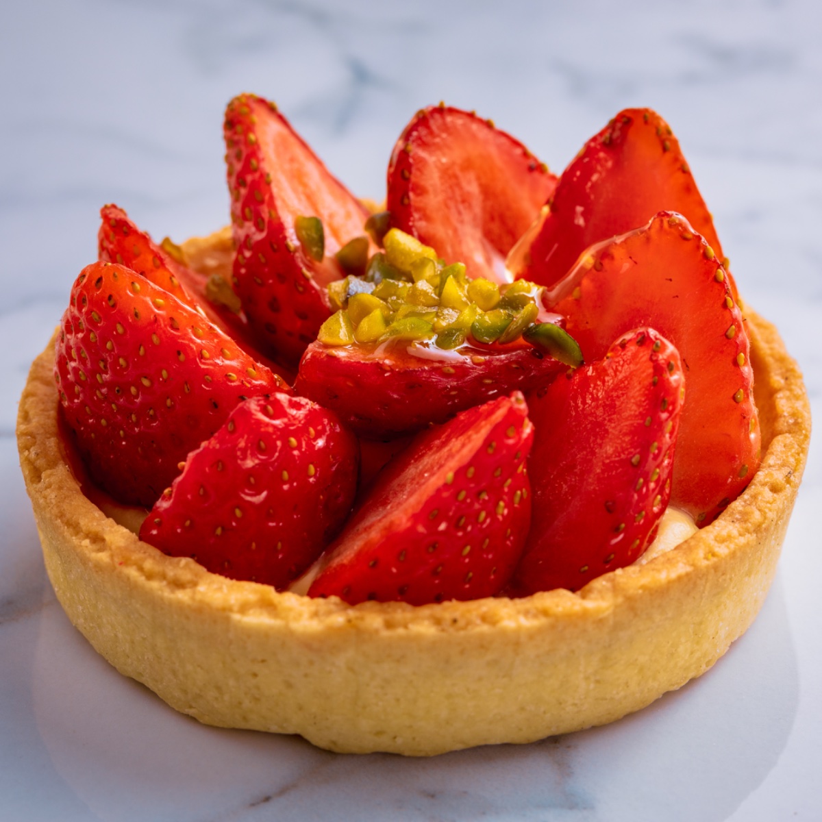 Photo de Tartelette aux fraises fraîches et élégantes