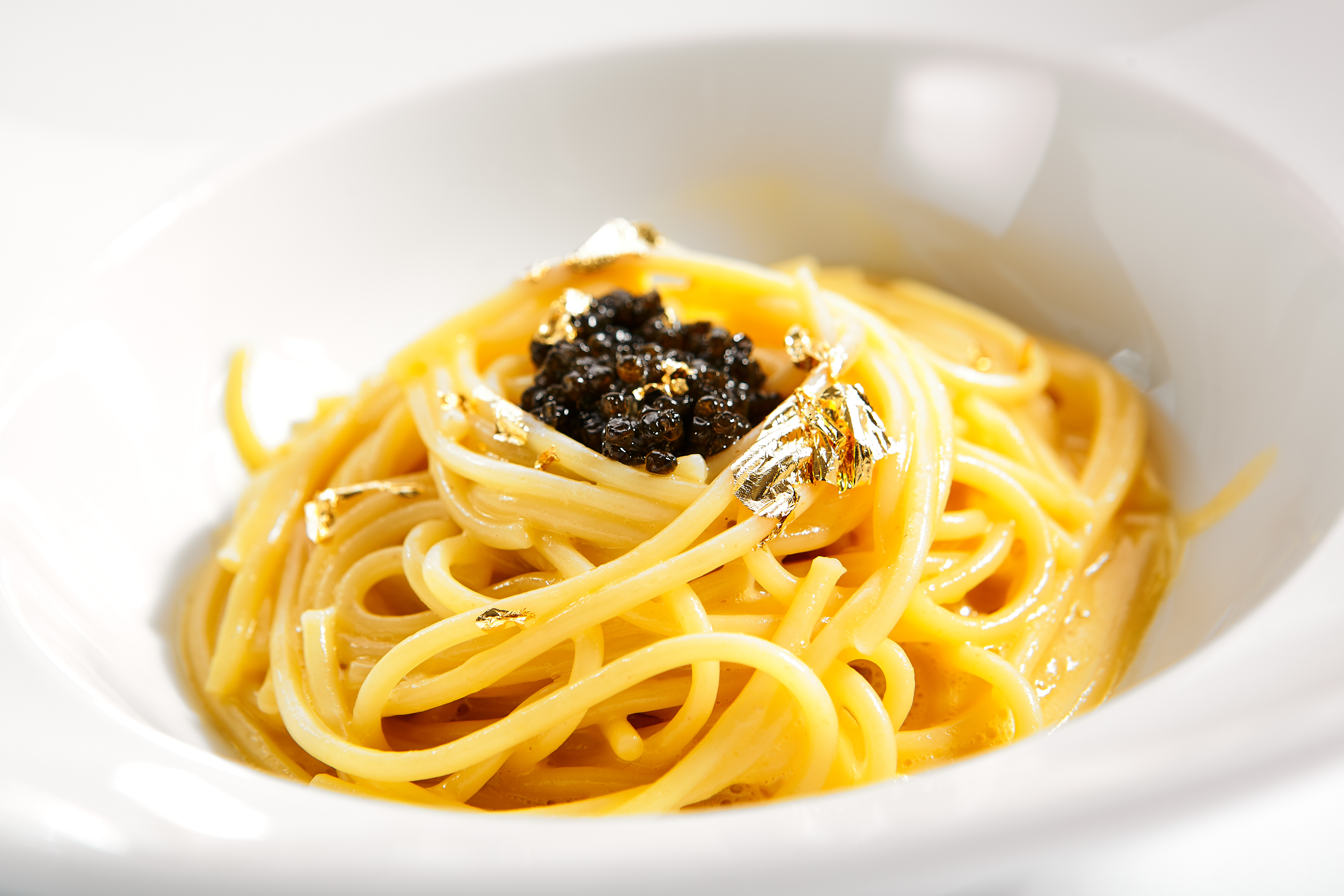 Photo de Spaghetti au Caviar et Feuilles d'Or