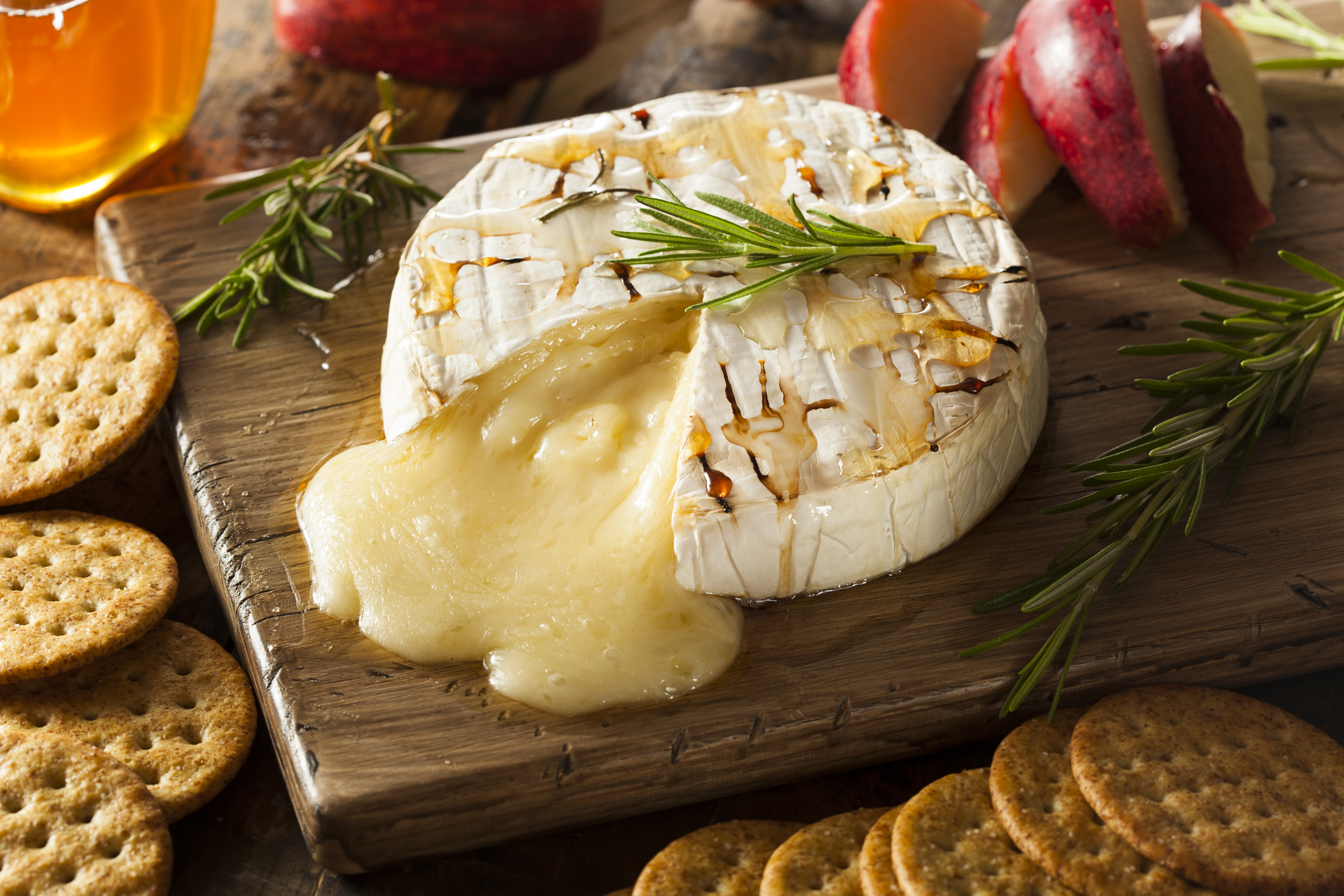 Photo de Camembert rôti au miel et romarin