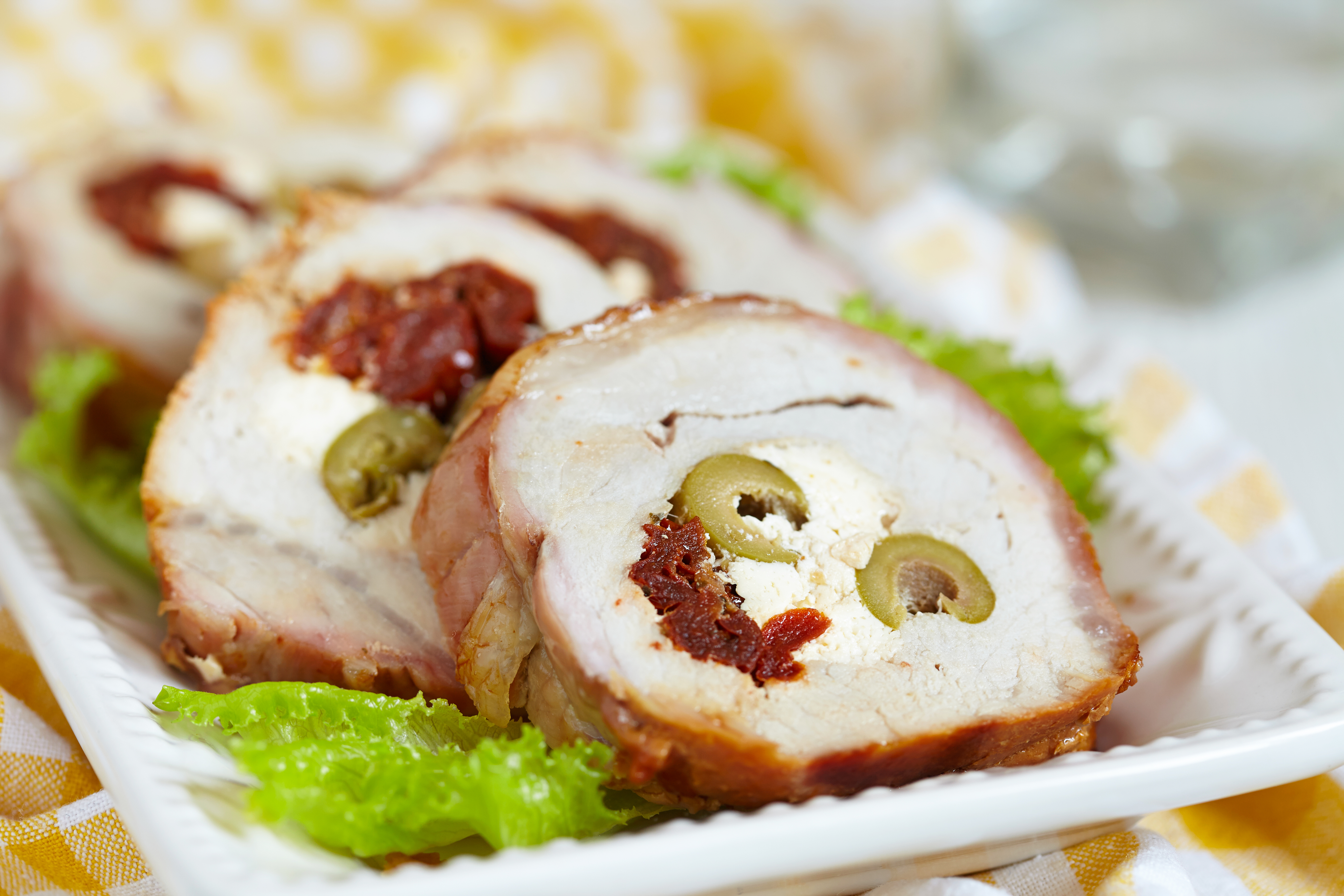 Photo de Roulé de Poulet Farci aux Tomates Séchées et Olives