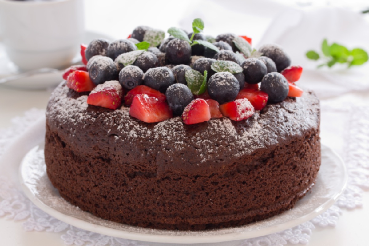 Photo de Gâteau au chocolat avec fruits rouges