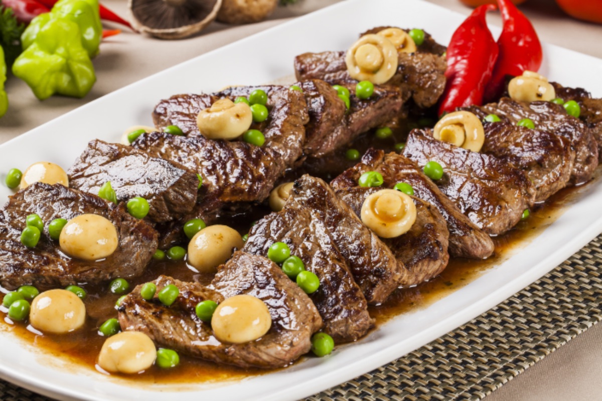 Photo de Filet de Boeuf aux Champignons et Petits Pois