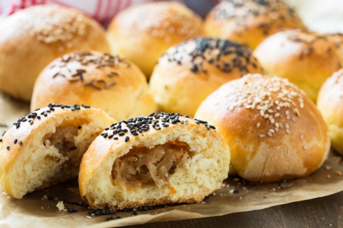 Photo de Petits pains farcis au chou ou oignons caramélisés