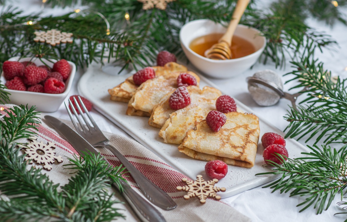 Photo de Crêpes aux framboises et miel