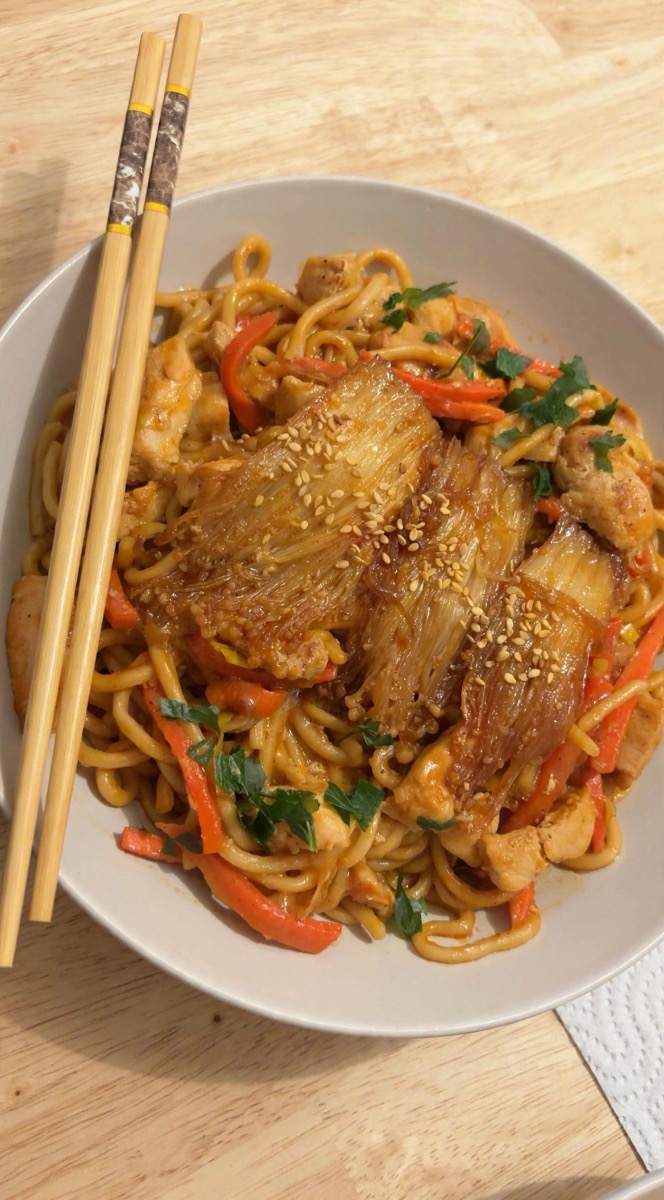 Photo de Recette Nouilles sautées au poulet et légumes