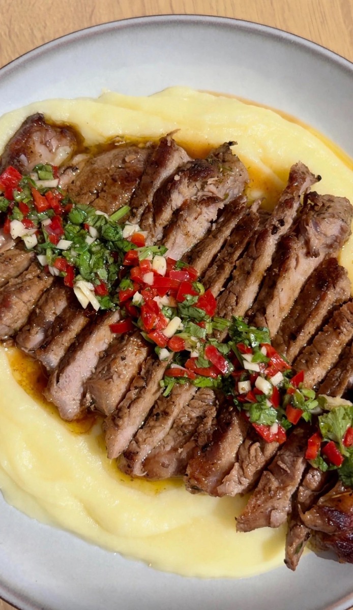 Photo de Recette Bavette de boeuf avec purée et sauce chimichurri